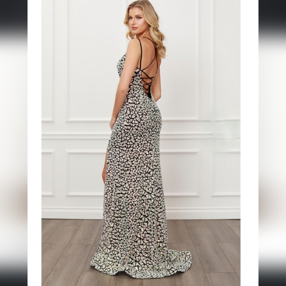 NOX Anabel Long prom and/or formal dress; size 2; black/silver.